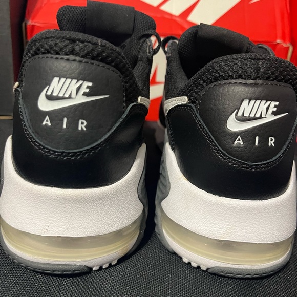 Nike Black and White Women’s Air Max 90 Size 9 - Picture 8 of 10